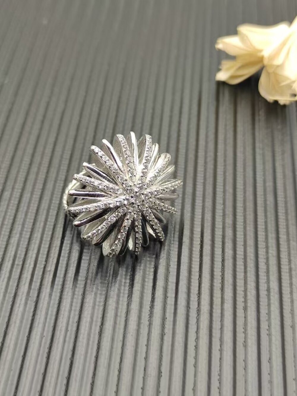 David Yurman Starburst Pave Crystal Statement Ring Size 8